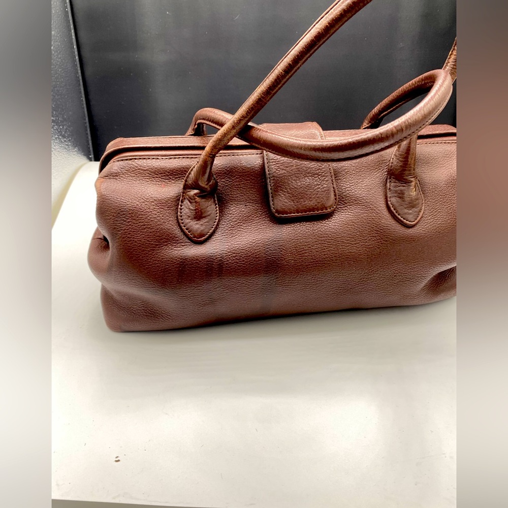 689Stone Mountain choc brown leather dr bag 
Preowned great condition beautiful